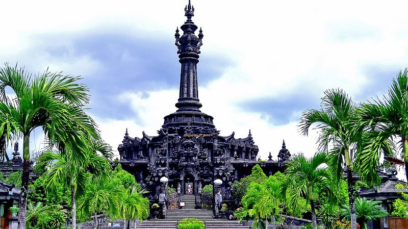 lemari pakaian denpasar